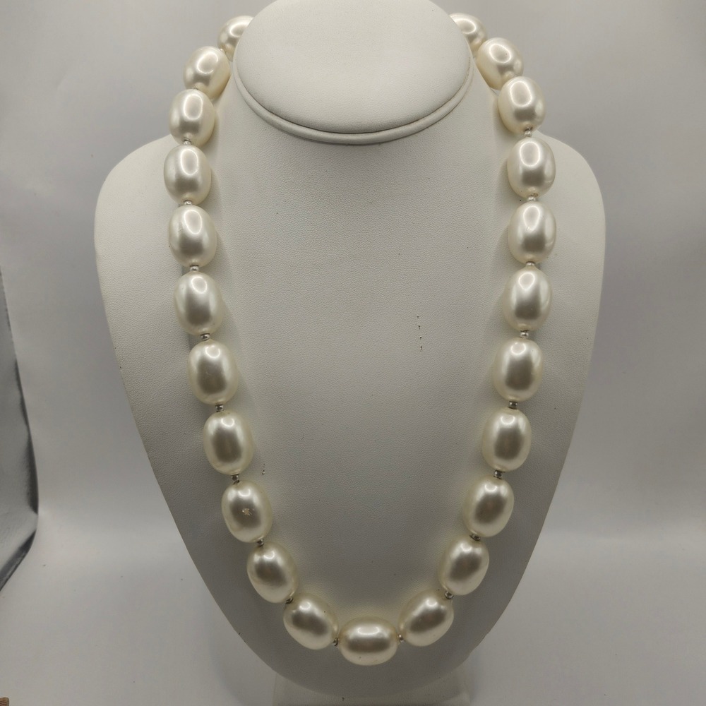 Vintage Hong Kong Faux Pearl Necklace Oval Bead Strand Cream White‎ Gold Tone
